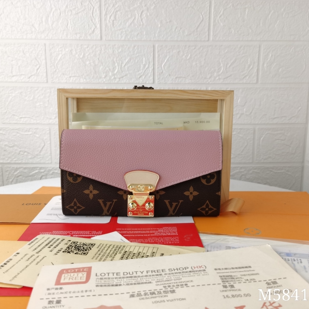 Louis Vuitton Capucines Long Wallet